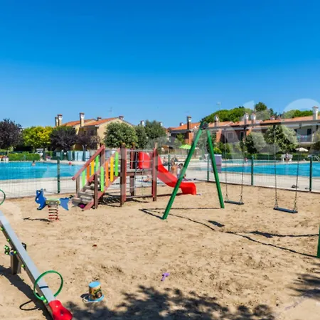 Bright In A Area In Bibione- Beahost Appartamento