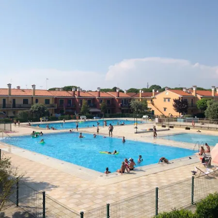 Bright In A Area In Bibione- Beahost Apartamento